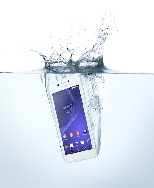Xperia M2 Aqua in water