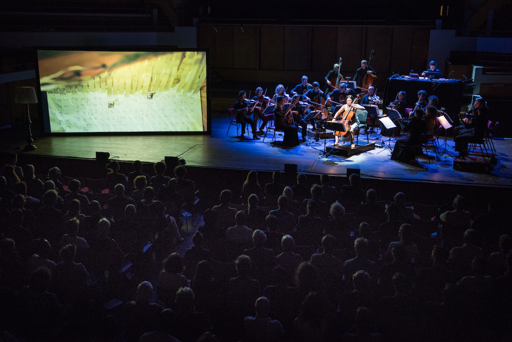 Openingsconcert Amsterdam Sinfonietta - Up-close - Michel van der Aa (c) Anna van Kooij