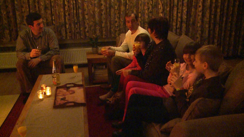 Dirk viert kerst bij de familie van Tom - (c) Nieveranst