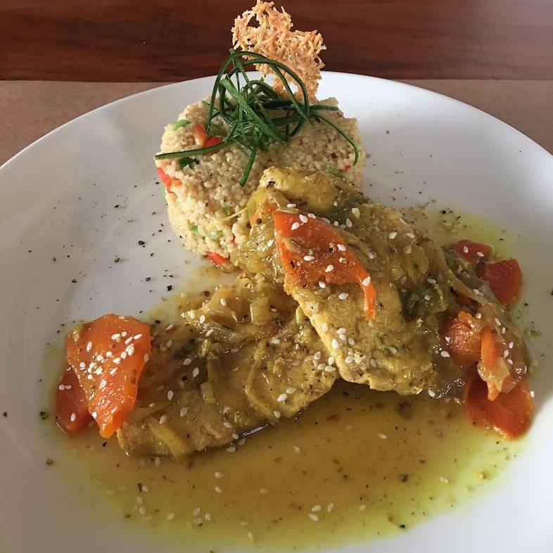 Pollo estofado con cremosos de Cuscús