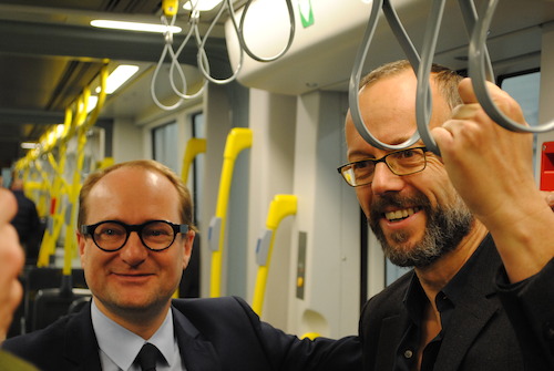 (vlnr) Vlaams minister van Mobiliteit Ben Weyts en schepen van Mobiliteit van de stad Gent Filip Watteeuw keuren de nieuwe Flexity 2-tram van De Lijn.