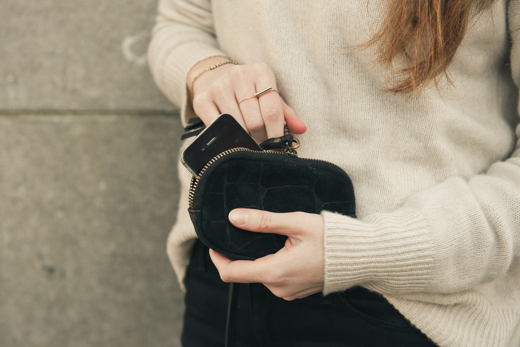 Hervé phone pouch - €45