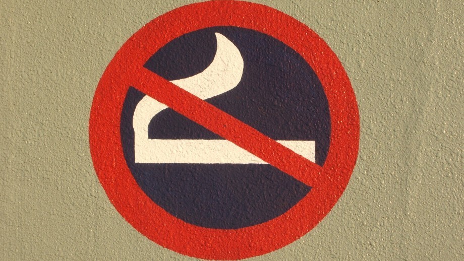 Study finds plain packaging helps smokers quit