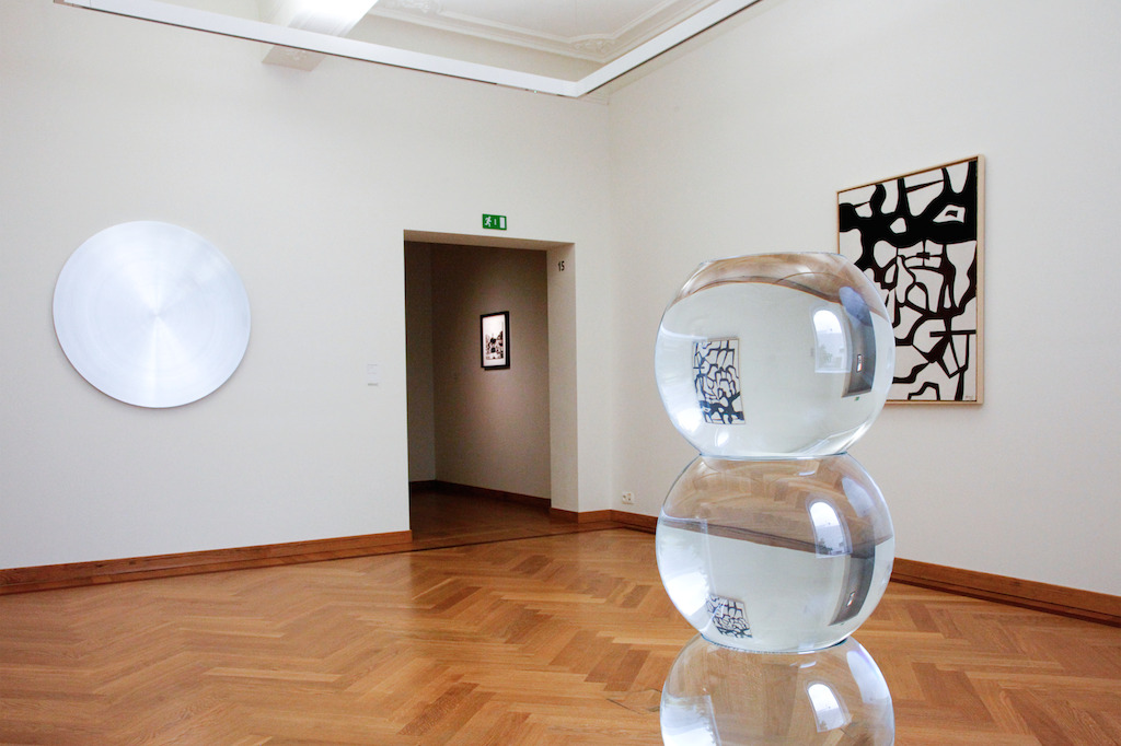 Tentoonstelling Twisted Strings. Zicht op de werken van Ann Véronica Janssens & Jo Delahaut <br/>Foto (c) 2016 KK / www.document-architecture.com