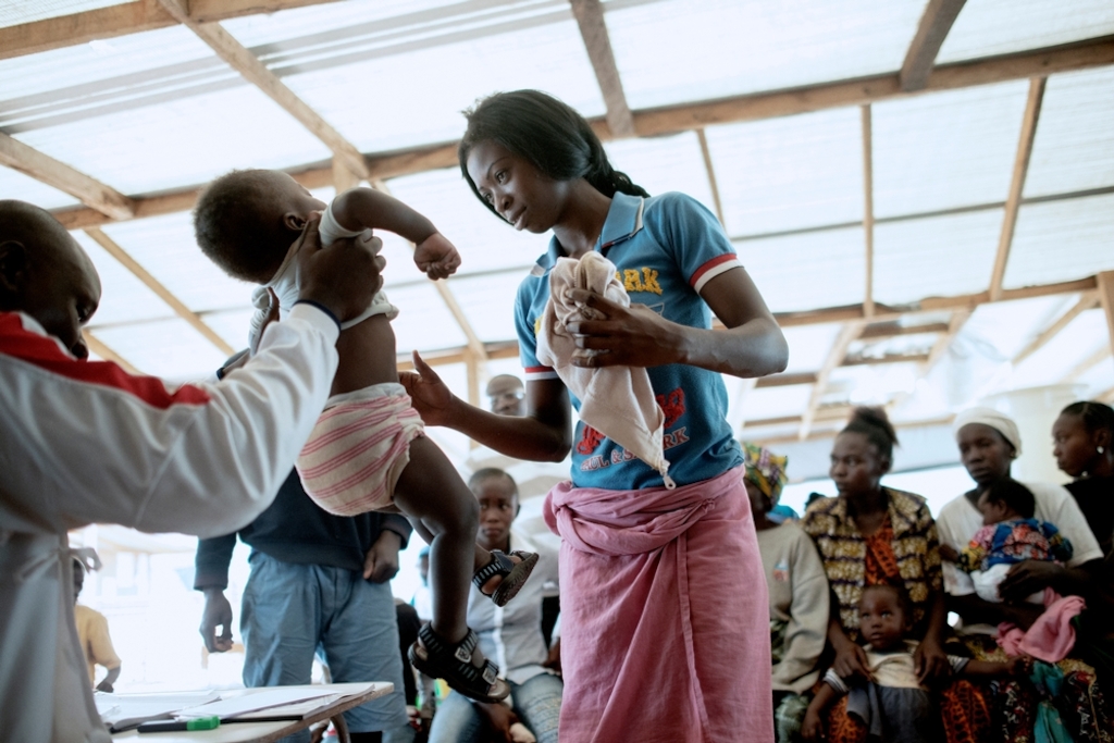 MSF159679<br/>A mother gets medical advice at a Medecins Sans Frontiers (MSF) hospital at a displaced persons camp in M'Poko, Bangui.
