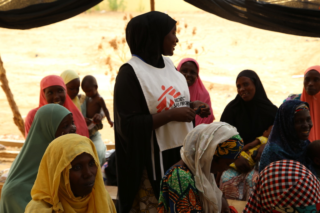 An MSF staff member briefs women who have brought their children to the MSF outpatient therapeutic feeding centre in the northeastern Nigerian town of Banisheikh. Photographer: Igor Barbero