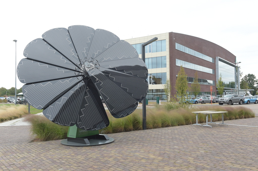 Smartflower voor de Luminus kantoren op de Corda Campus in Hasselt