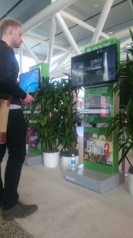 Guns, Gore & Cannoli 2 op de Xbox stand van Microsoft.
