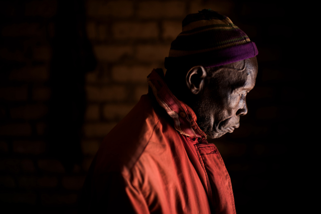 Jean, 84, left Nasima on 6 Decembre 2016 with his family to find shelter at Aviation IDP camp. “There was infighting between the UPC and FPRC near the village and there was a rumour that they were burning villages, so we fled. My son went back later to see what was left. All had been burned. I would like to go back to my village, but I have no money left to pay for transportation”. Karim’s son provides for his survival. Photographer: Colin Delfosse