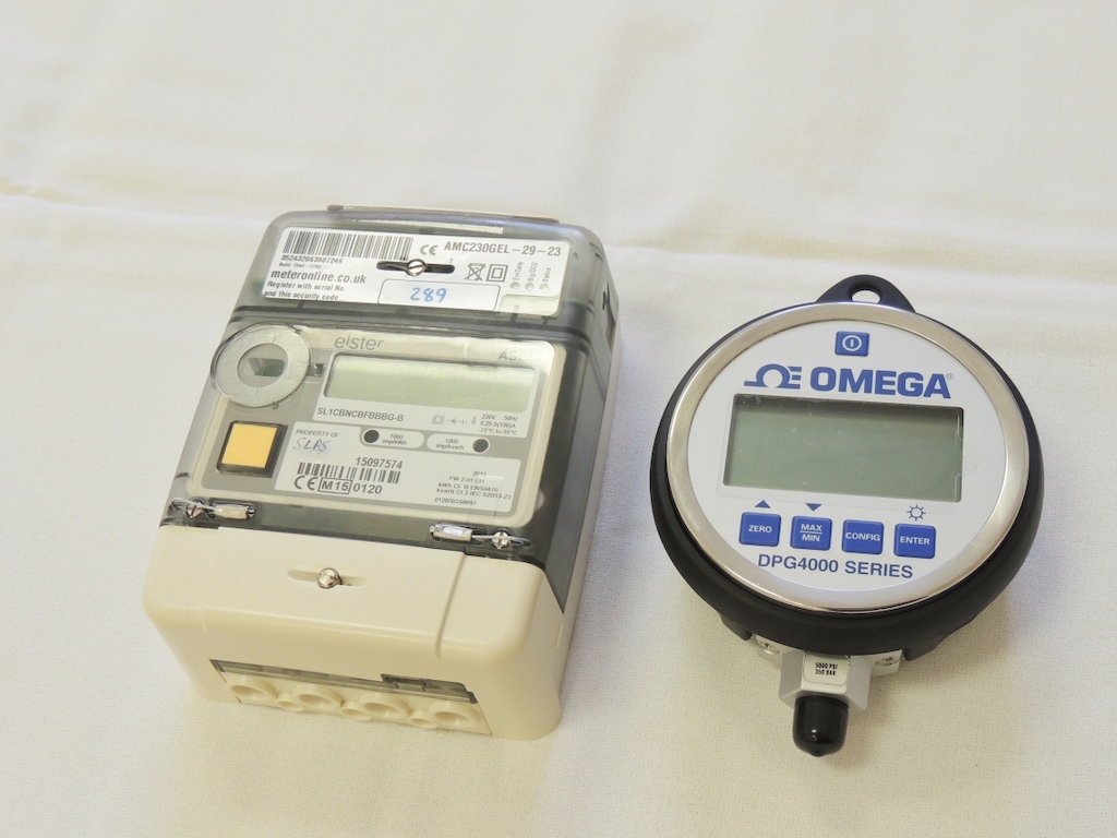 Pressure gauge and NTP Clock