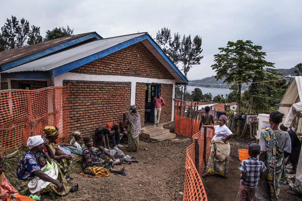 Cholera Treatment Centre at the General Hospital in Minova set up by MSF team in collaboration with the Ministry of Health. The centre has a capacity of 100 beds. Photographer: Arjun Claire