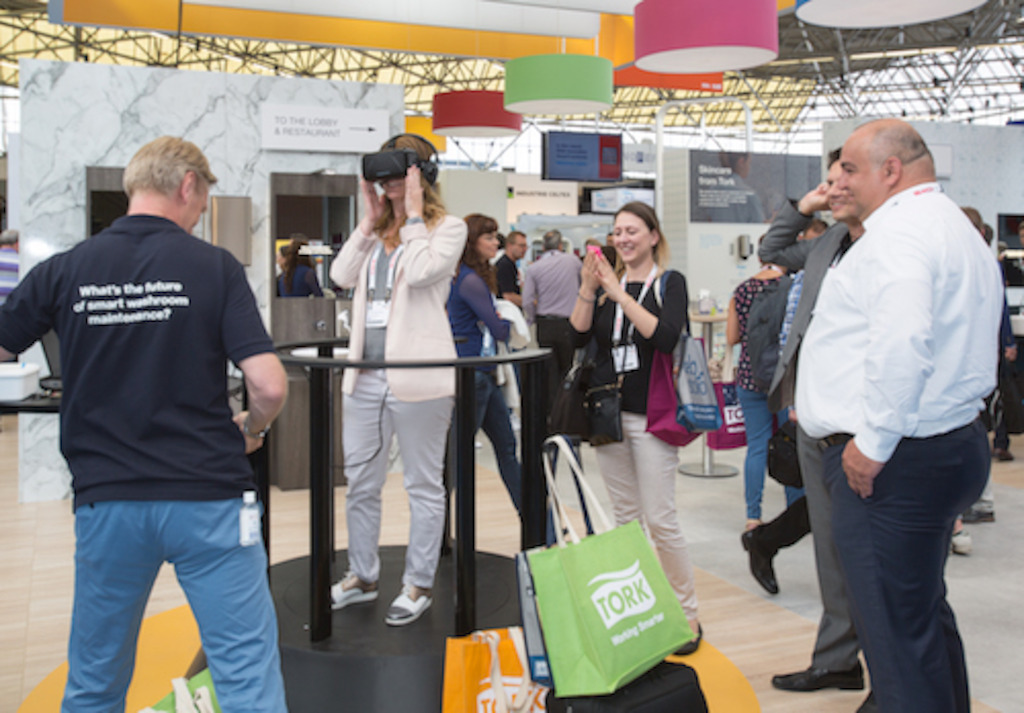 Een demo met behulp van 3D-brillen: schoonmaken in de 21e eeuw
