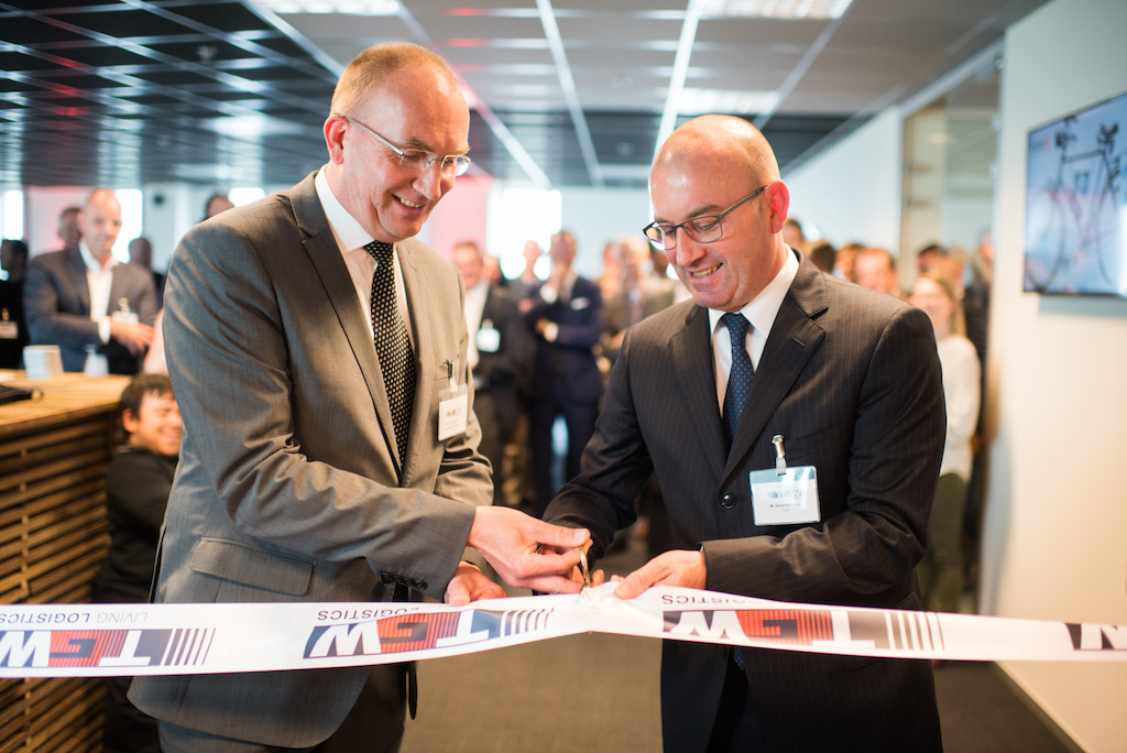 Left: Frits Harteveld, Alderman municipality Halderberge<br/>Right: Georg Kirchmayr, President TGW Logistics Group