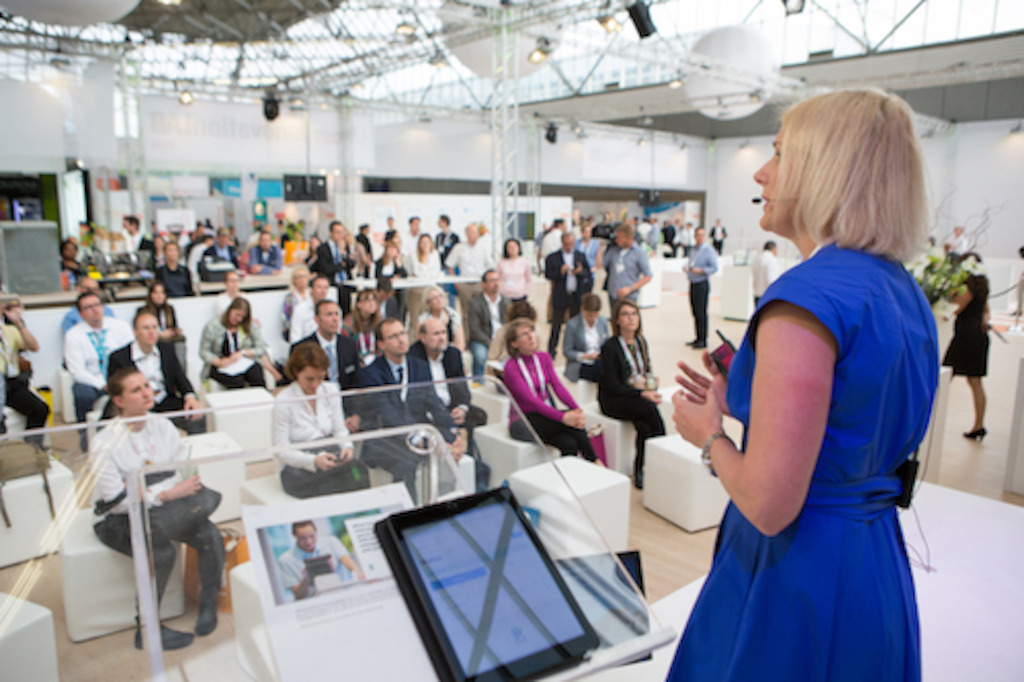 Anna Königson-Koopmans, European Marketing Manager van Tork, gaf een educational seminar over de invloed van het Internet of Things op de schoonmaaksector.