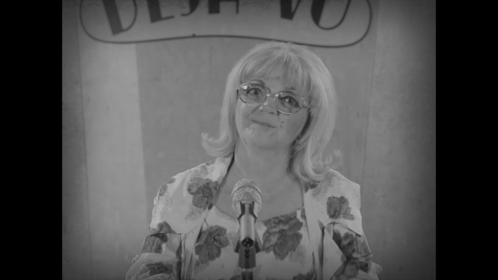 4. Je vrouw op tv in een quiz uit de jaren '60<br/>Sorry voor alles (c) VRT