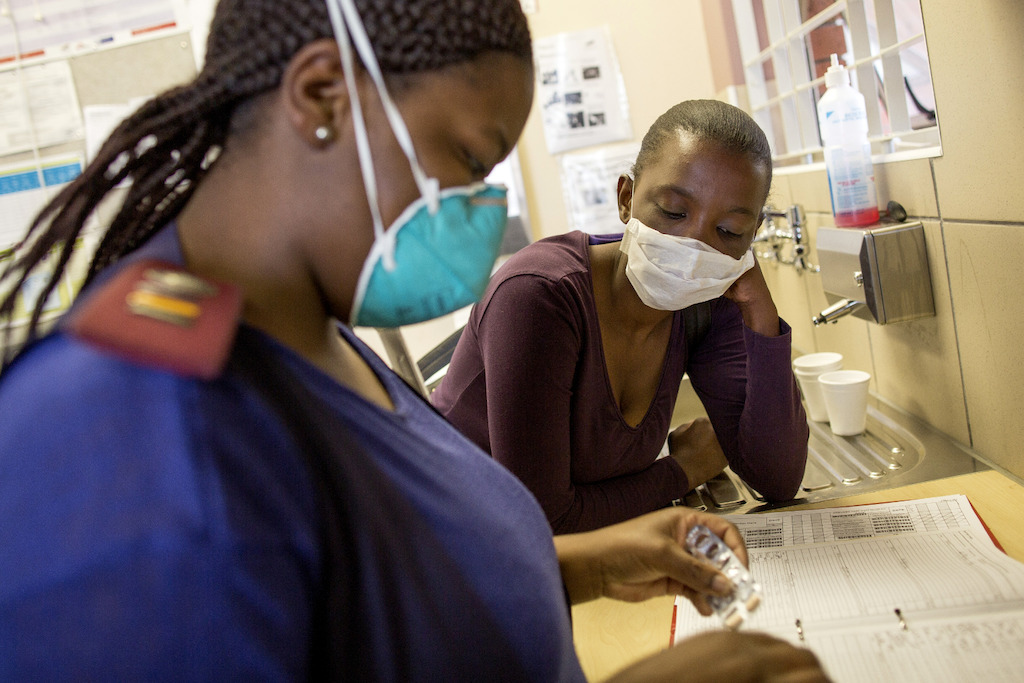 Simbongile Xesha collects her medication from the pharmacy at Town 2 Clinic, Kuyasa, Khayelitsha. Photographer: Sydelle WIllow Smith