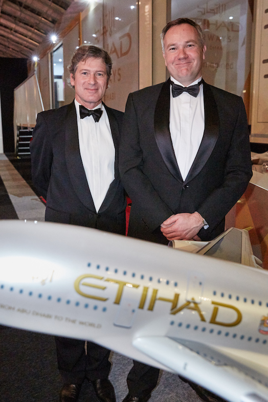 Links Jean Paul Drabbe, General Manager Etihad Airways Nederland, rechts Remco Althuis, Vice President Europe.