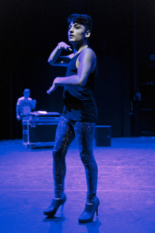 Podium: 6 & 7/11 (Beursschouwburg <3 BRONKS) - Ula Sickle / kleinVerhaal - Voor Ons / Pour Nous - © Emm Denys