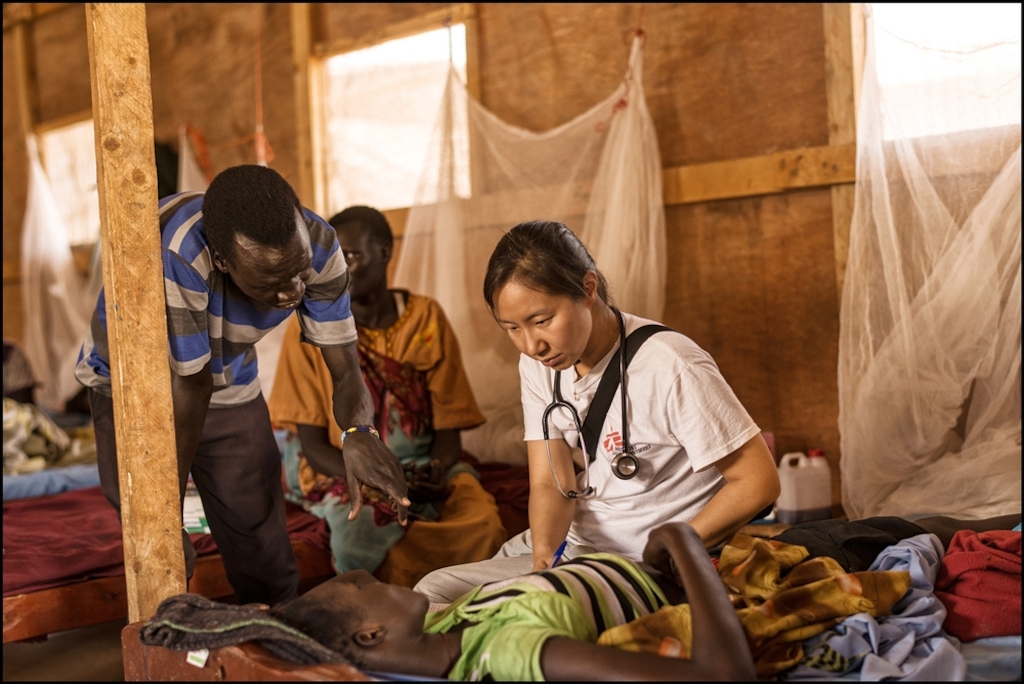 System identifier<br/>: MSF146802<br/>Title<br/>: South Sudan, Melut<br/>Photographer / cameraman<br/>: Matthias Steinbach<br/>Countries:<br/>South Sudan<br/>Description<br/>: A MSF doctor is taking her time to listen to a patient in the main ward of the MSF clinic<br/>in Mellut