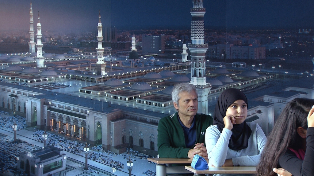 Aflevering 8: Jan op het Avicenna college in Rotterdam - (c) Warner Bros ITVP België