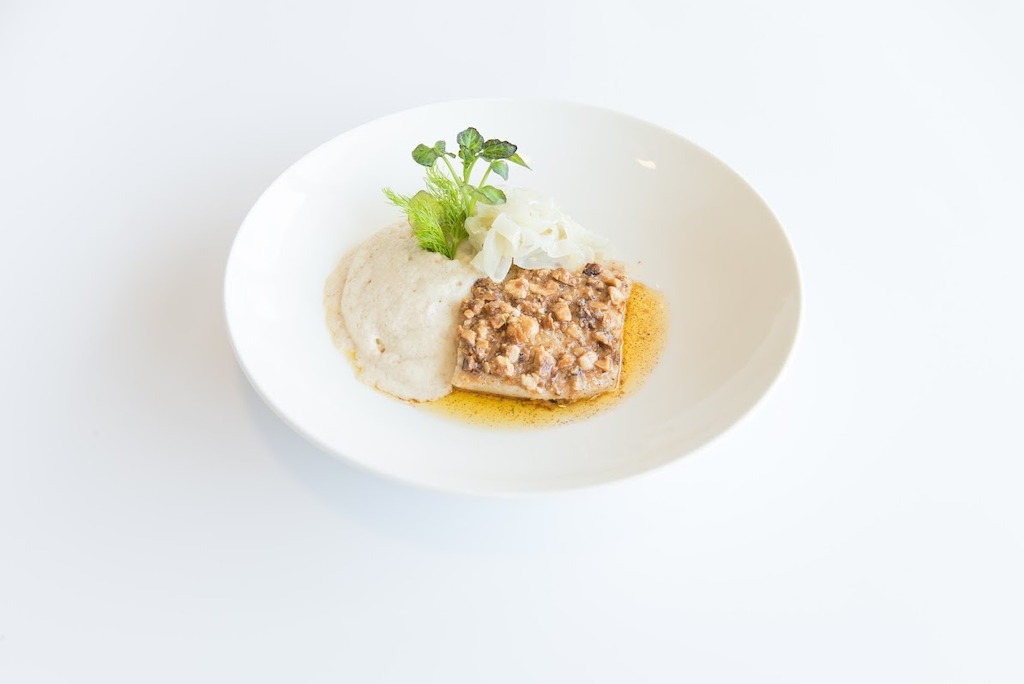 Bistro Mathilda - Rogvleugel met hazelnoot, aardappel, karnemelk en gemarineerde venkel.