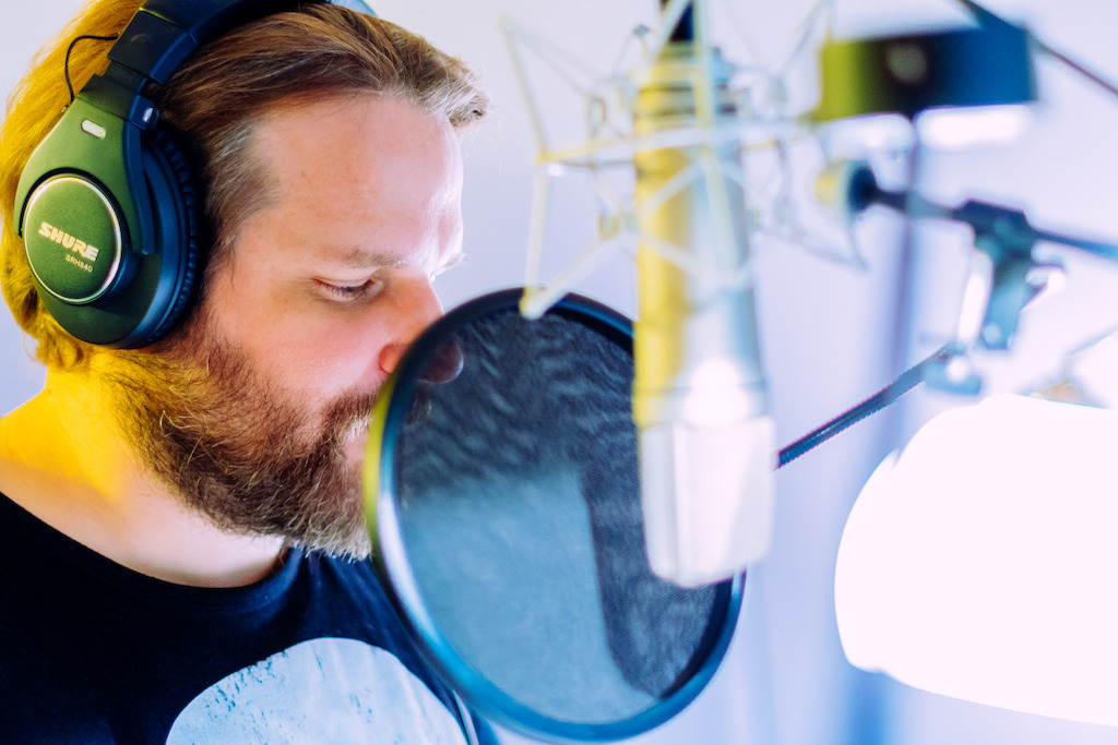 Gronkh bei den Sprachaufnahmen