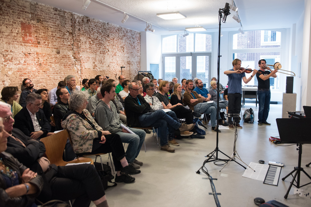 Huiskamerconcert in KuuB galerie - Foto: Anna van Kooij