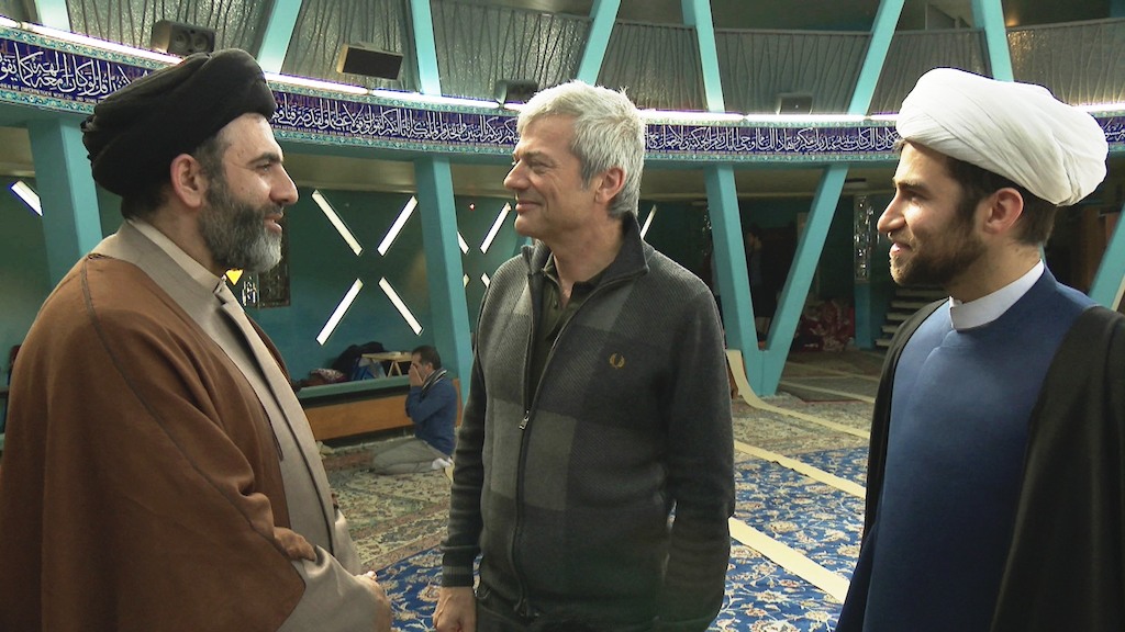 Aflevering 7: Jan met sjiitische geestelijken in Hamburg - (c) Warner Bros ITVP België