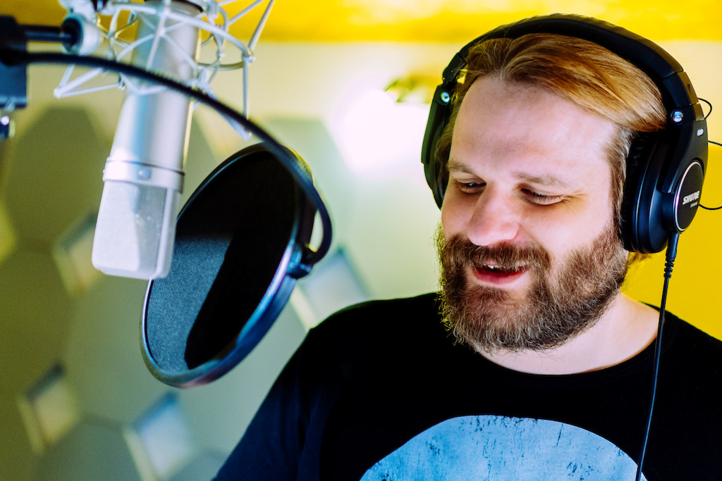 Gronkh bei den Sprachaufnahmen