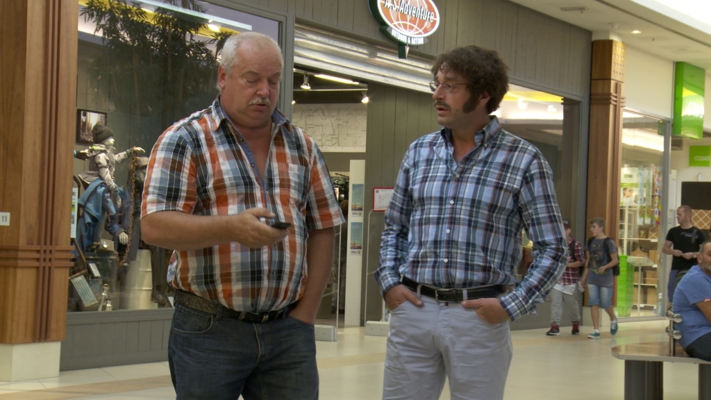 Tom Waes in een verborgen camera-filmpje- Echt niet OK! (c) VRT