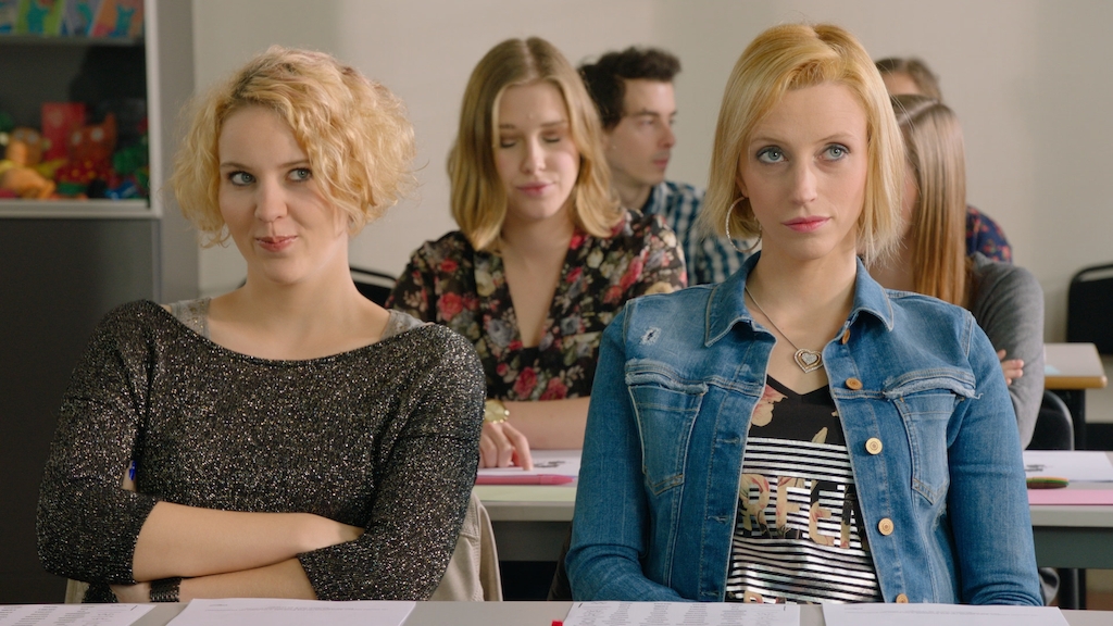 Jessica en Tamara (c) VRT