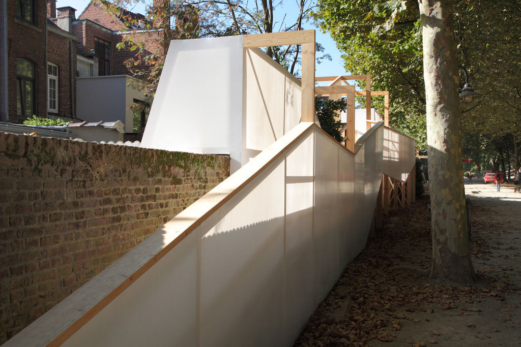 Adrien Tirtiaux. Boven de Muur, 2016<br/>Foto (c) Dirk Pauwels