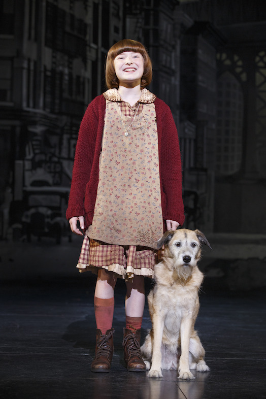 Heidi Gray as Annie and Macy as Sandy<br/>Photo: Joan Marcus