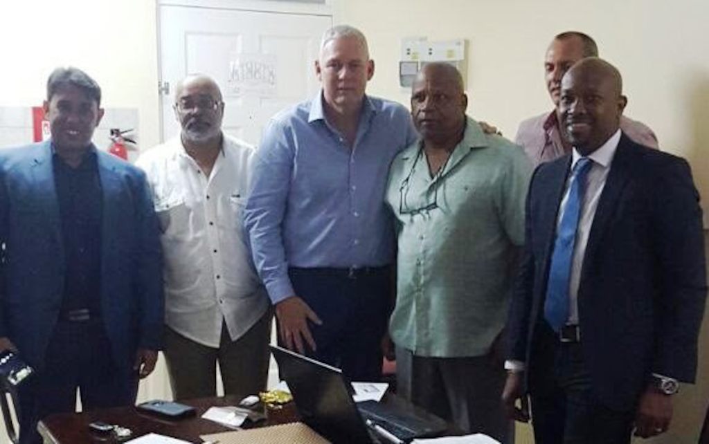 La mission commerciale de l’O.E.C.O rencontre Hon. Allen Chastanet, Premier ministre de St. Lucie, Didacus Jules, Directeur Général de l’O.E.C.O et d’autres professionnels.