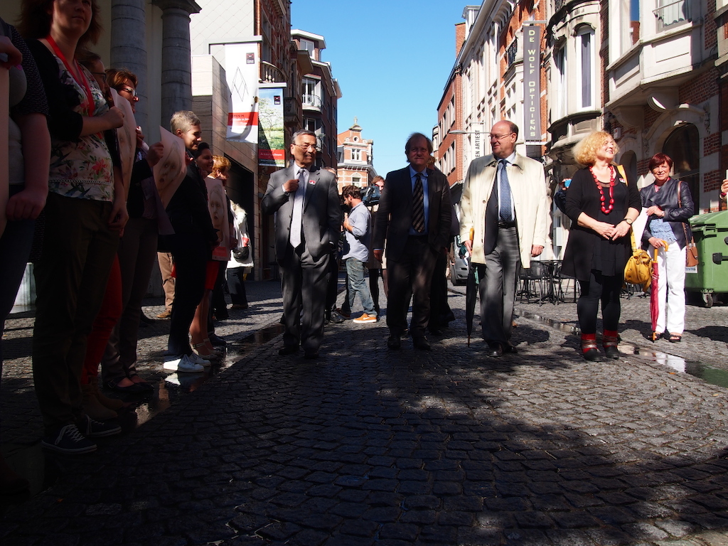 De achterwaartse wandeling voor dementie (c) Andy Merregaert