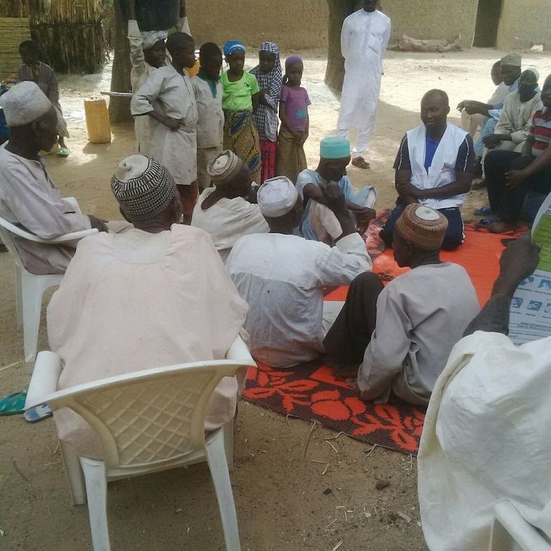 MSF Nigeria Emergency Response Unit (NERU) provides health promotion materials to the population in Kaura Namoda town, one of the most affected areas in Zamfara state.The team has been reaching areas not yet covered and visiting some health facilities since February, when the outbreak was officially declared. Photographer: Abdullahi Razaq/MSF