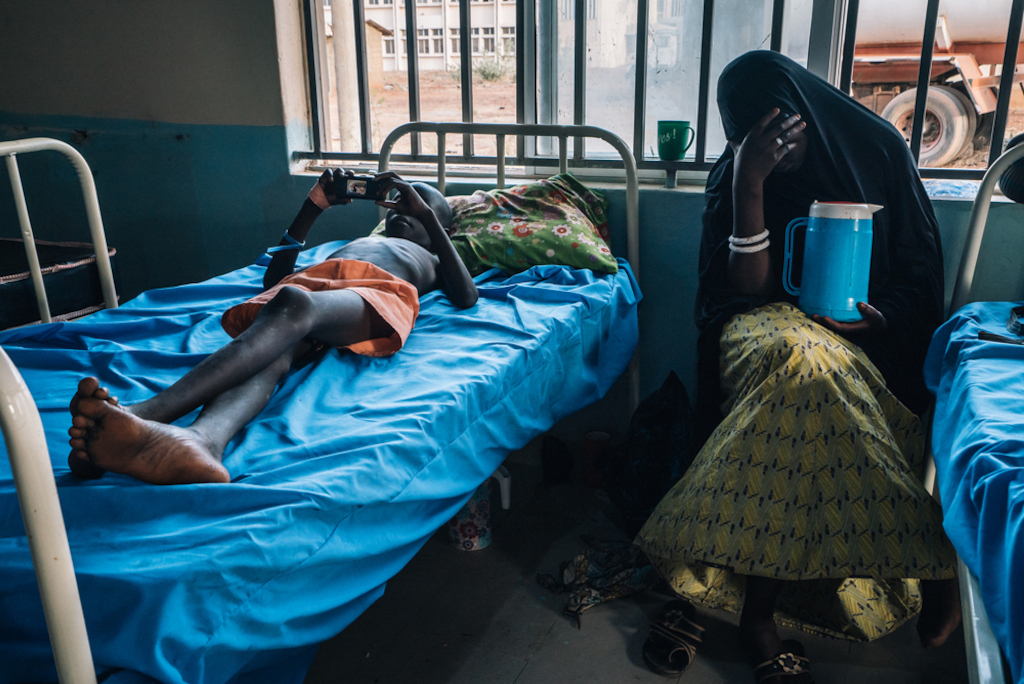 A patient being admitted in the meningitis treatment center run by MSF in Sokoto Mutalah Mohamad Hospital. Photographer: Fabrice Caterini - INEDIZ/MSF