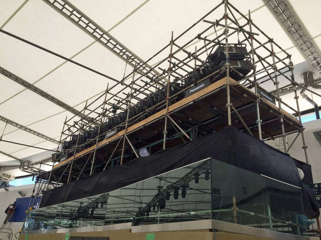 Panasonic @ JJOO Rio 2016 Montaje Proyectores Estadio Maracana
