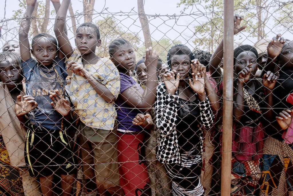 Hundreds of refugees line up at a distribution point to receive basic relief items, such as blankets, kitchen utensils, solar lamps and mosquito nets. Photographer: Luca Sola