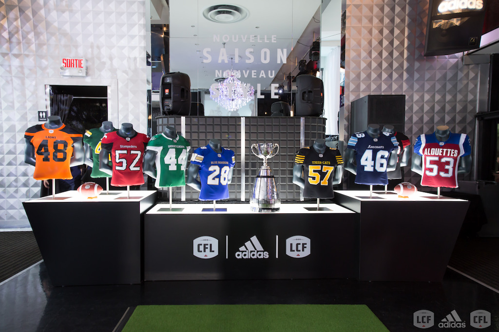 Chandails adidas des équipes de la LCF avec la Coupe Grey. (Photo: Amanda Amato)