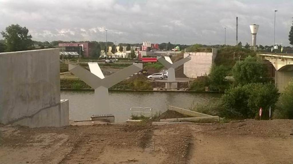 Pijlers trambrug R4-Ringvaart
